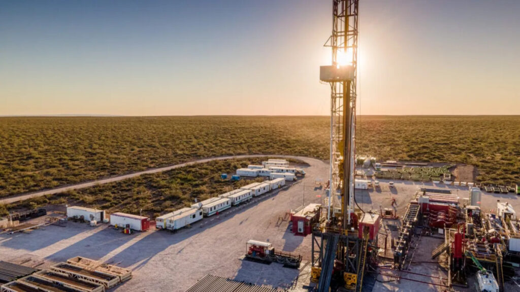 La Cuenca Neuquina concentró 77,0% del petróleo por cuencas y amplió la brecha con las áreas maduras