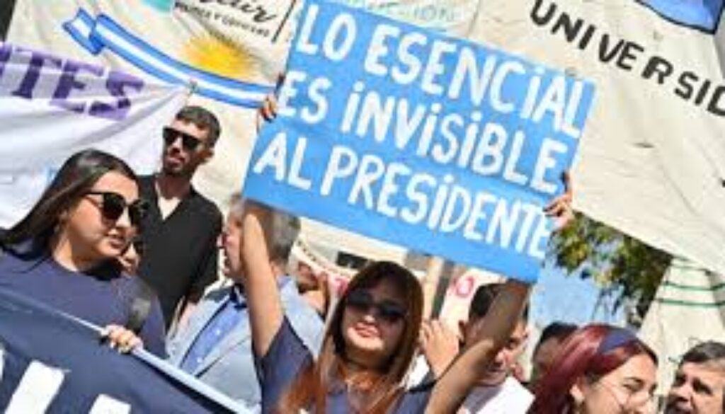 La conflictividad laboral bajó en junio de 2025, pero el Estado concentró más paros