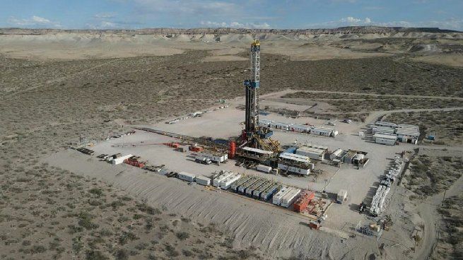 Vista y YPF cierran el 7 de mayo una doble operación que reordena Vaca Muerta