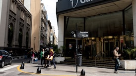 Vista Energy ejecuta la gestión dual: crece con deuda y recompra acciones mientras duplica ingresos en H1 2026