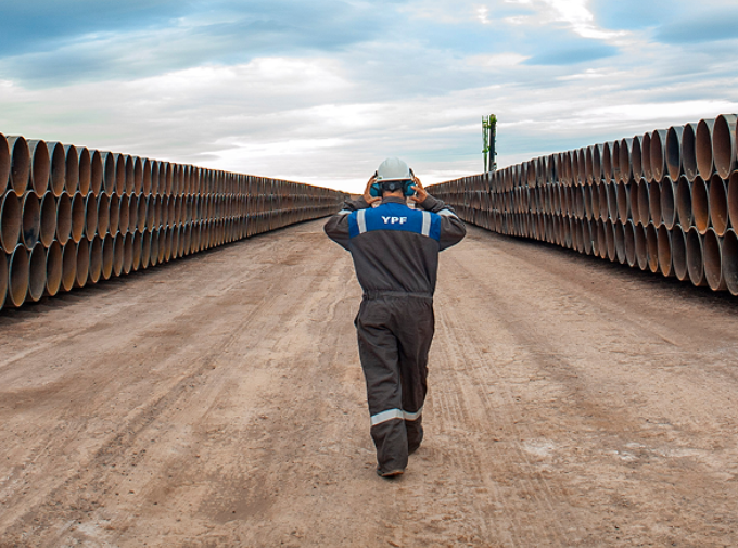 YPF estrena compulsa dinámica para Argentina LNG: la subasta ciega que fuerza competencia real en contratos de escala